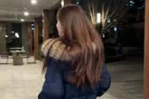 陪玩陪睡算啥？继人体盛宴、舔手指后艺人再曝阴暗面 秦岚被牵